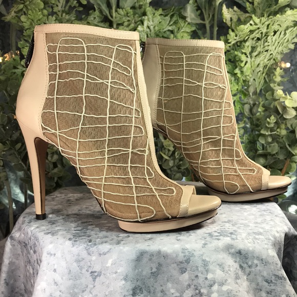 🌟BCBG Max Azria Gamma Dress 7.5M (EUR37.5) Soy Chai 4.5” Heels, 100% Leather🌟 - Picture 3 of 15